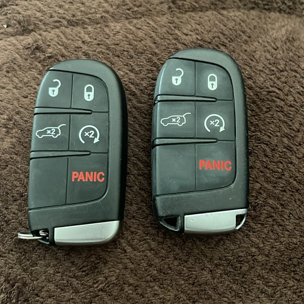 Jeep Grand Cherokee key fob - Picture 4 of 4